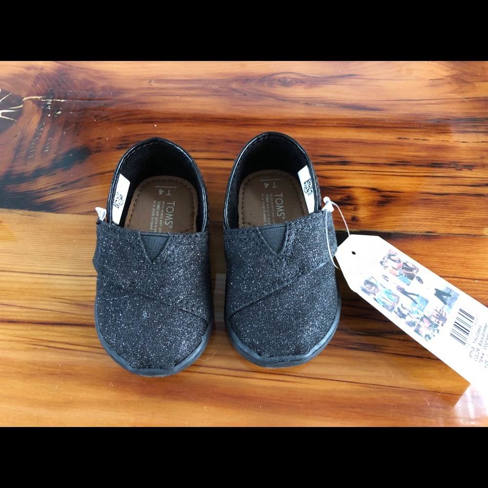 Kids toms size 4T